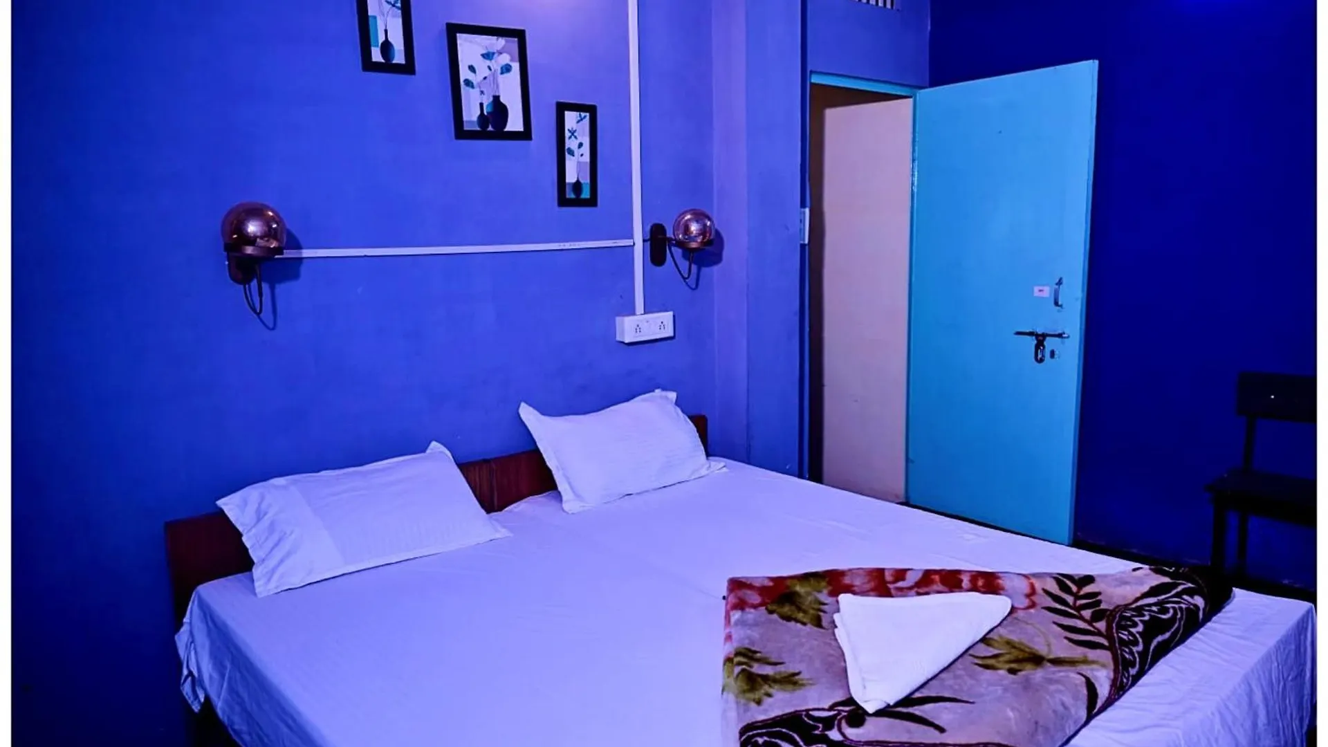 Budget Hotel Banaras # Rest Near Ganga River & Kashi Vishwanath Temple - Fully Air Conditioned Rooms With Wi-Fi #Prime Location - Best Seller In Varanasi